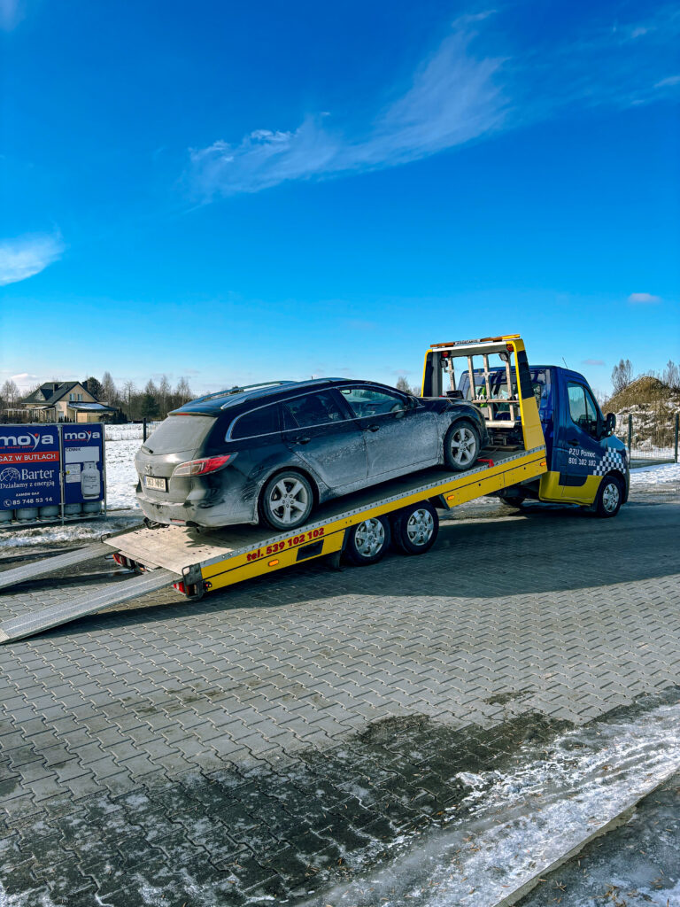 Rikki läinud auto puksiiril Poolas teel Eestist Kreekasse